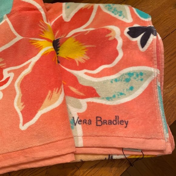 Vera Bradley beach towel - Picture 3 of 5